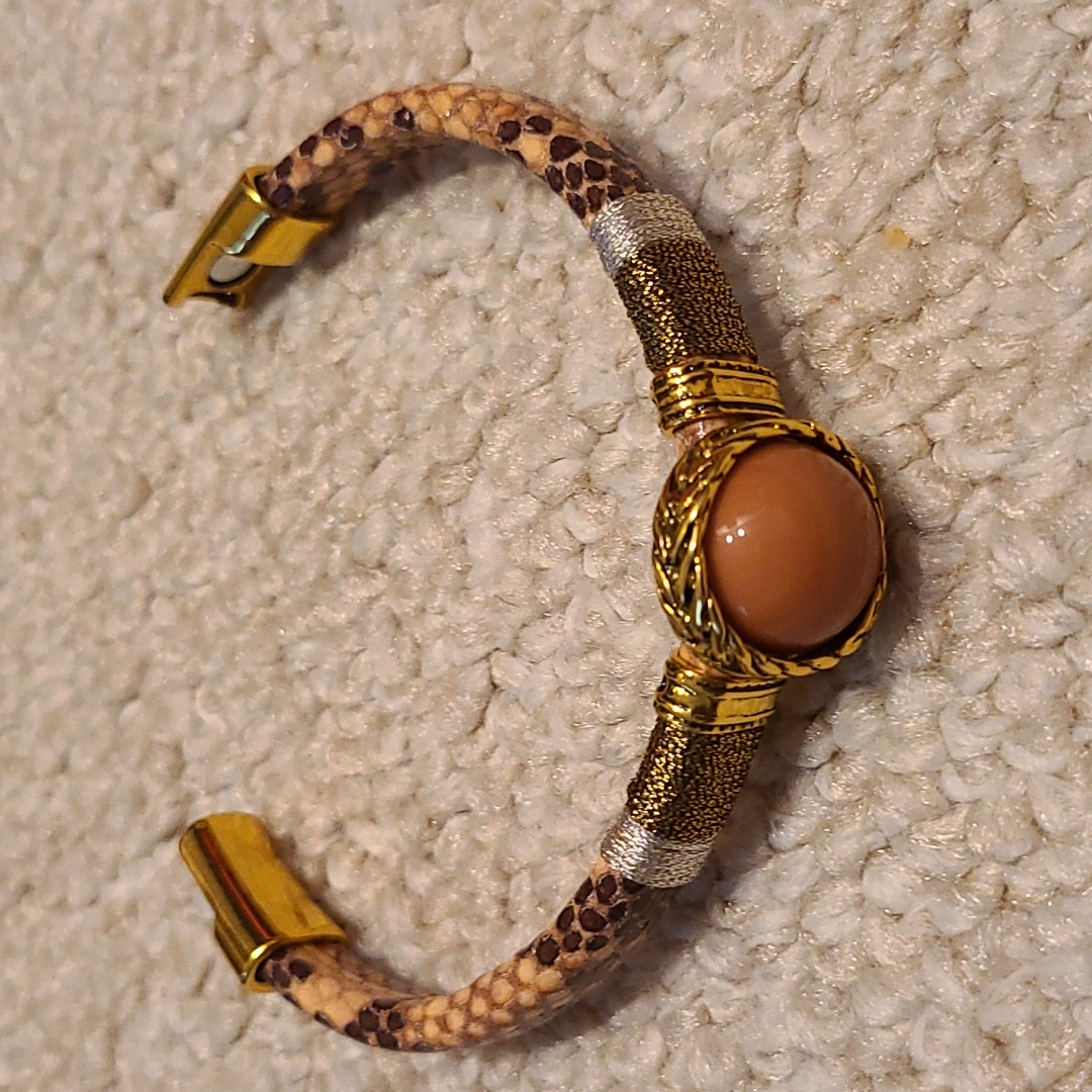 Bracelet Light Brown Snake Pattern